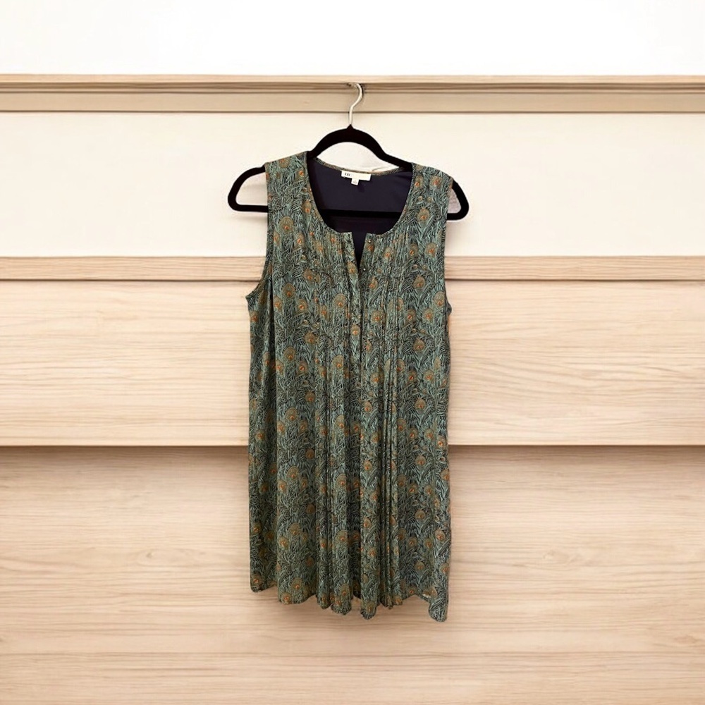 DR2 Dress, Size M, Green & Orange Floral Print, Pleats in the Front, Swi…